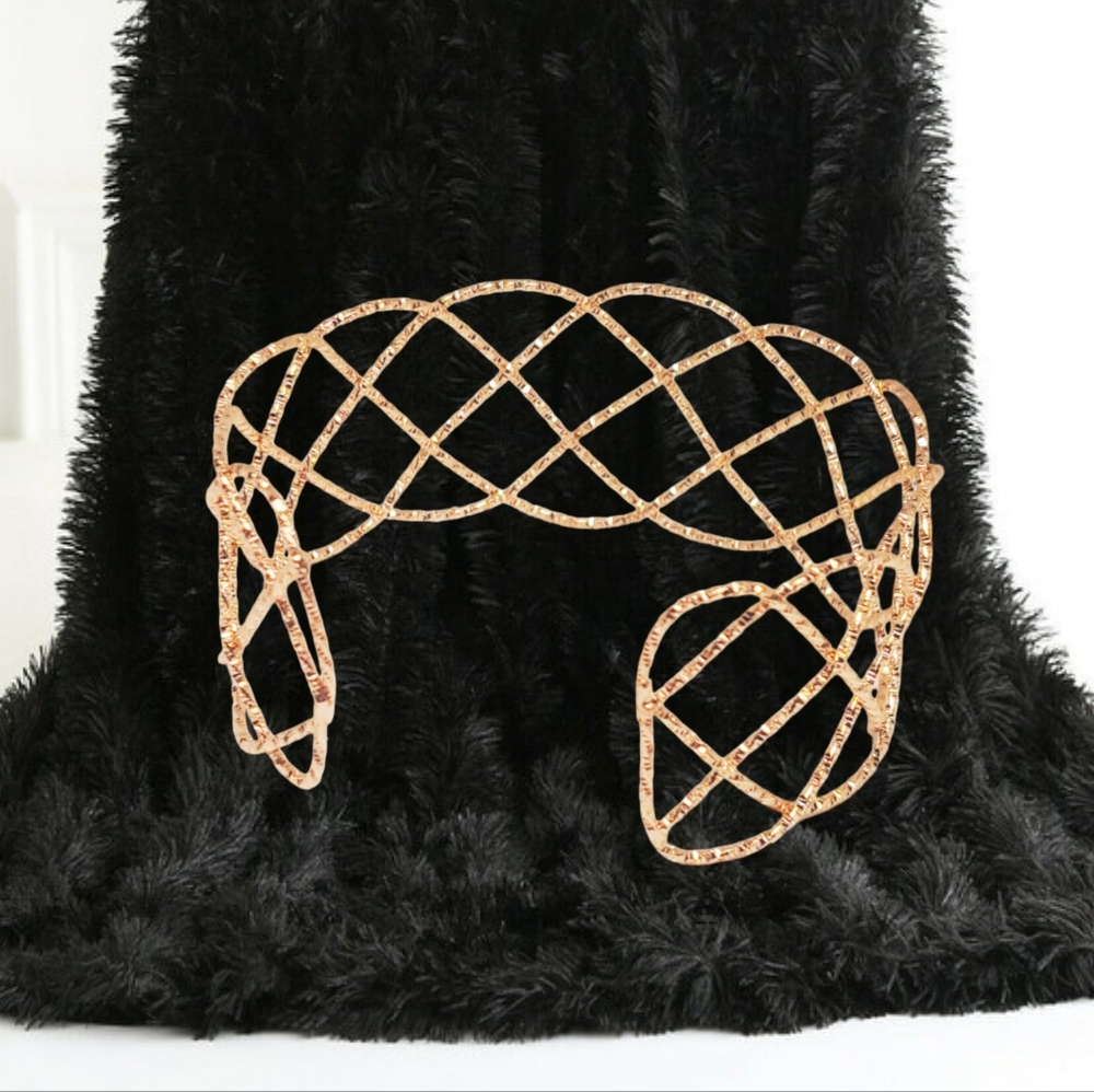🌲10/$20. Gold Tone Open Cuff Bracelet - Picture 5 of 7